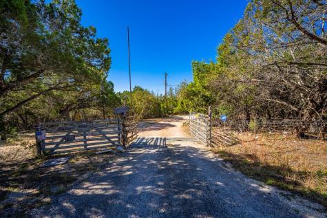 135 Rooster Ridge Kerrville TX 78028