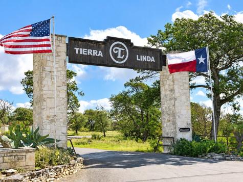 722 Lacey Oak Parkway Kerrville TX 78028