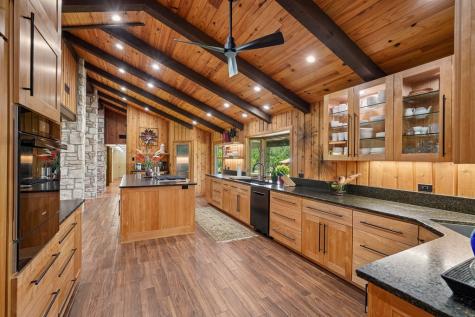 722 Lacey Oak Parkway Kerrville TX 78028