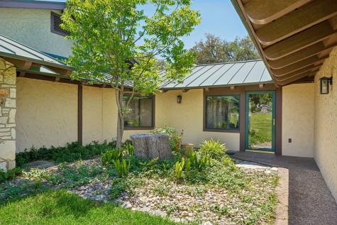 722 Lacey Oak Parkway Kerrville TX 78028