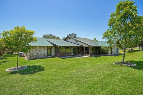 722 Lacey Oak Parkway Kerrville TX 78028