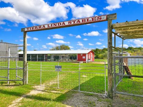 722 Lacey Oak Parkway Kerrville TX 78028