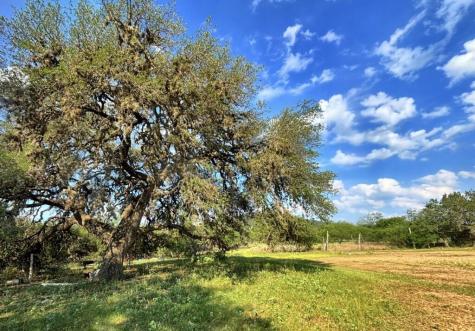 622 A&b County Road 353 Barksdale TX 78828