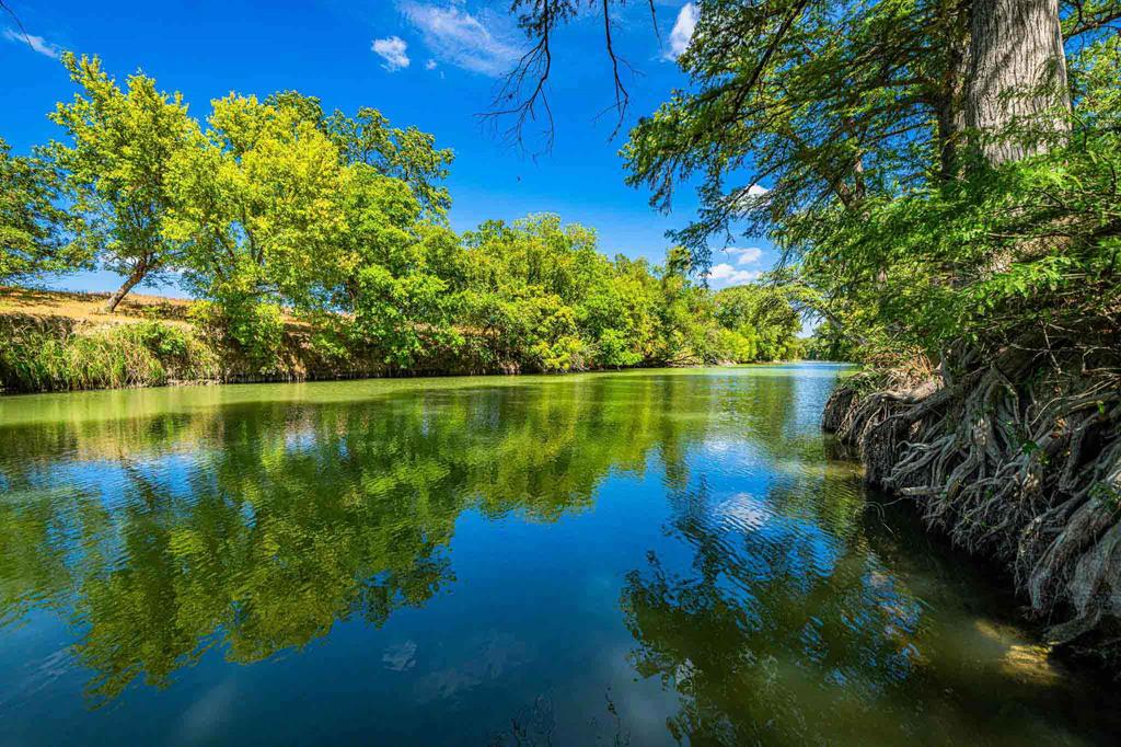 105A Oleander Road Comfort TX 78013