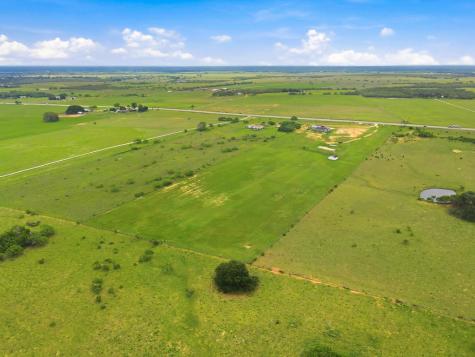 4488 Highway 97 Floresville TX 78114