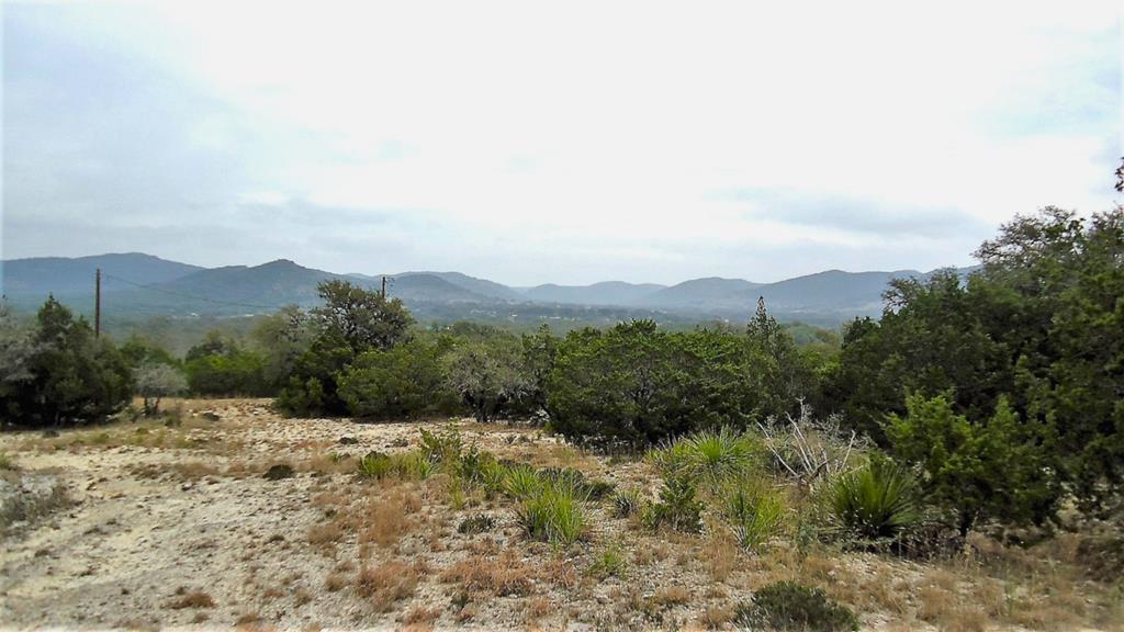 137 Middle Road Leakey TX 78873