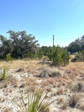 137 Middle Road Leakey TX 78873