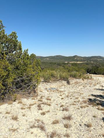 137 Middle Road Leakey TX 78873