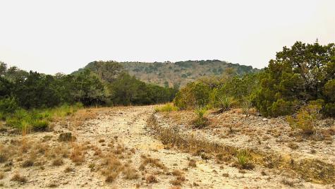 137 Middle Road Leakey TX 78873