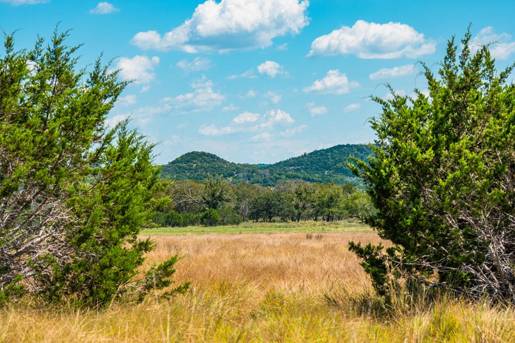 150 Tablerock Ridge Road Camp Verde TX 78010
