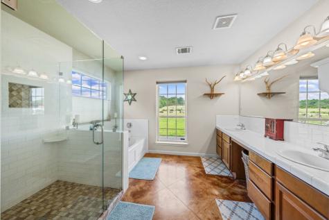 377 Green Oak Drive Kerrville TX 78028