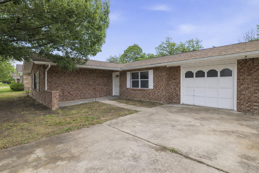 301-B Manor Drive Kerrville TX 78028
