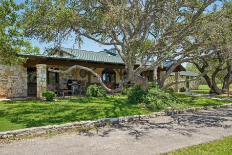 722 Lacey Oak Parkway Kerrville TX 78028