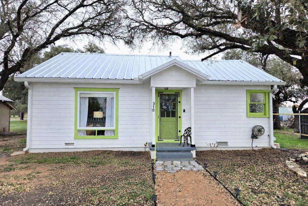 313 King Street Eden TX 76837