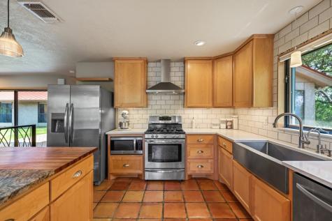 818 Bulwer Avenue Kerrville TX 78028