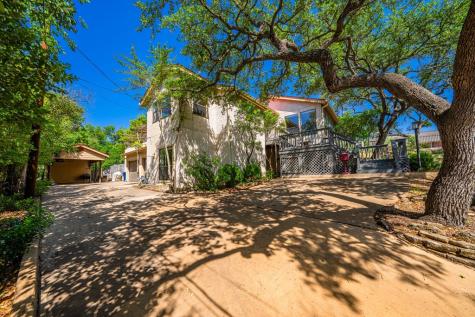 818 Bulwer Avenue Kerrville TX 78028