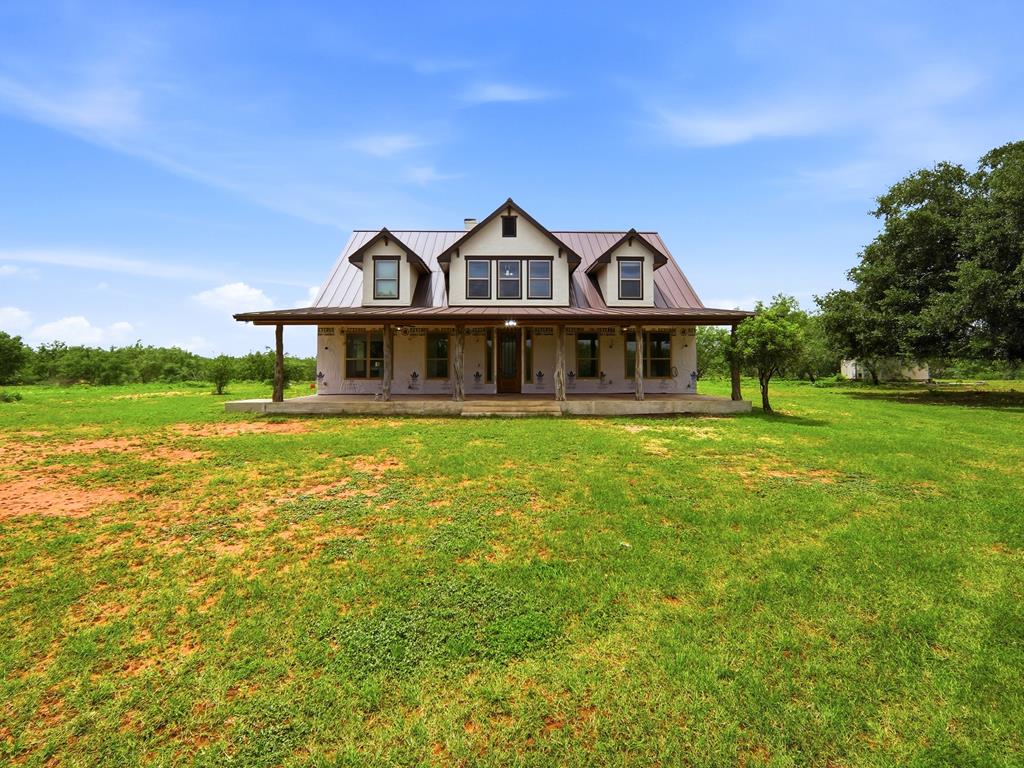 1253 County Road 7421 Yancey TX 78886