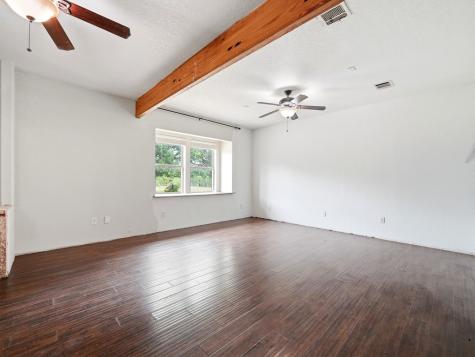 1253 County Road 7421 Yancey TX 78886