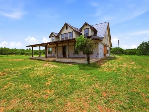 1253 County Road 7421 Yancey TX 78886