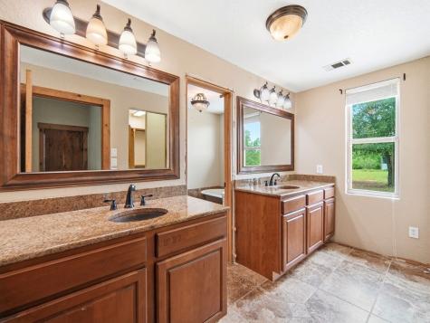 1253 County Road 7421 Yancey TX 78886