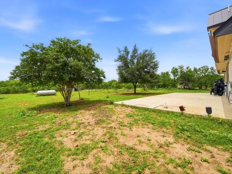 1253 County Road 7421 Yancey TX 78886