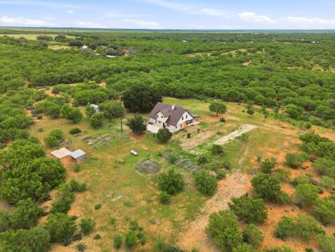 1253 County Road 7421 Yancey TX 78886
