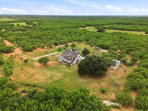 1253 County Road 7421 Yancey TX 78886