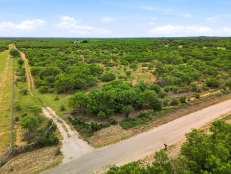 1253 County Road 7421 Yancey TX 78886