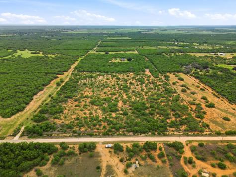 1253 County Road 7421 Yancey TX 78886