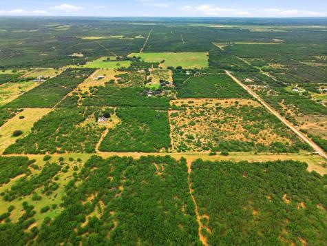 1253 County Road 7421 Yancey TX 78886