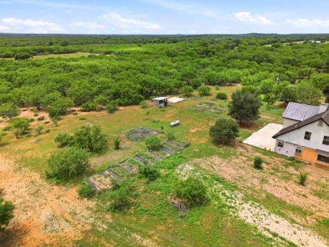 1253 County Road 7421 Yancey TX 78886