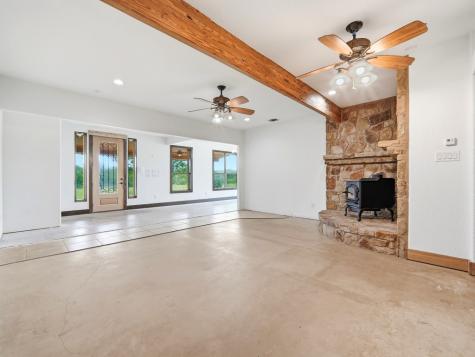 1253 County Road 7421 Yancey TX 78886