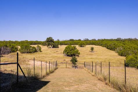 135 Lone Oak Kerrville TX 78028