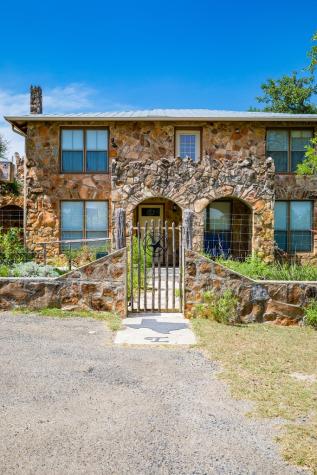 135 Lone Oak Kerrville TX 78028
