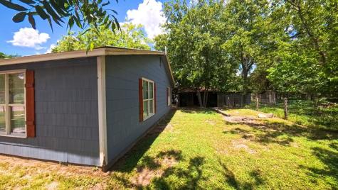 406 7th Street Bandera TX 78003