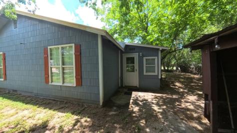 406 7th Street Bandera TX 78003