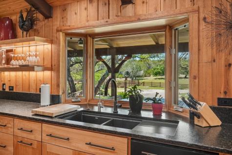 722 Lacey Oak Parkway Kerrville TX 78028