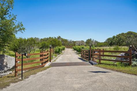 722 Lacey Oak Parkway Kerrville TX 78028