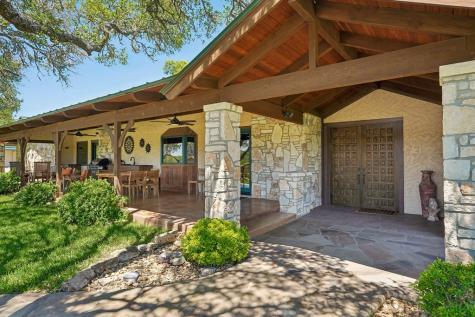722 Lacey Oak Parkway Kerrville TX 78028