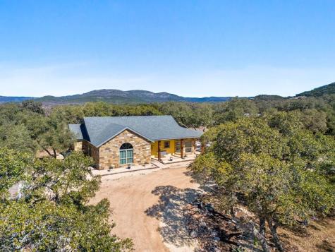 381 Camino Primero Leakey TX 78873
