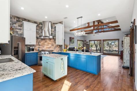 381 Camino Primero Leakey TX 78873
