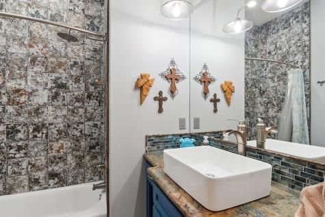 381 Camino Primero Leakey TX 78873