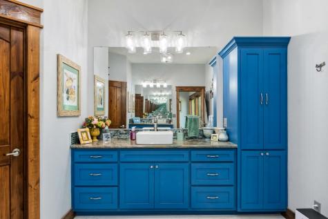 381 Camino Primero Leakey TX 78873