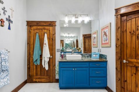 381 Camino Primero Leakey TX 78873
