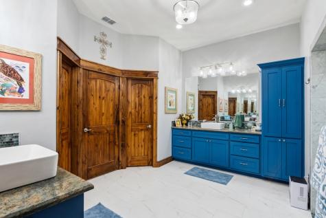 381 Camino Primero Leakey TX 78873