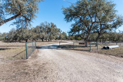 381 Camino Primero Leakey TX 78873