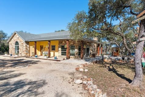 381 Camino Primero Leakey TX 78873