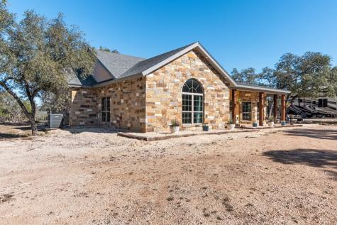 381 Camino Primero Leakey TX 78873