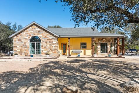 381 Camino Primero Leakey TX 78873