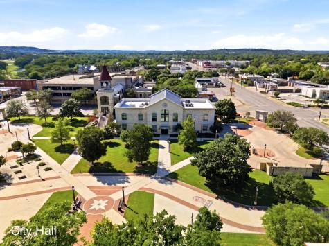2011 Athens Avenue Kerrville TX 78028